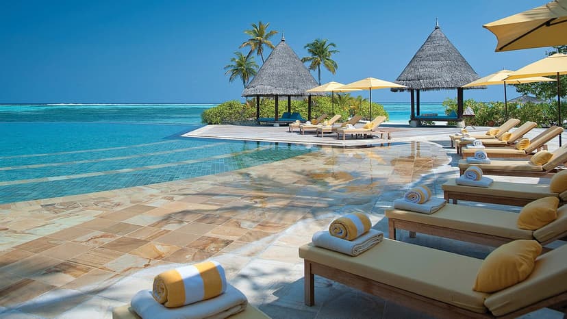Poolside bar