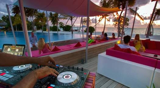 Breeze Pool Bar