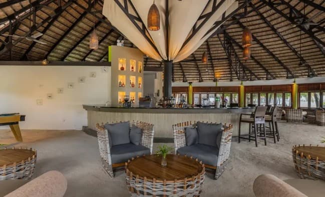 Kuredhi Pool Bar