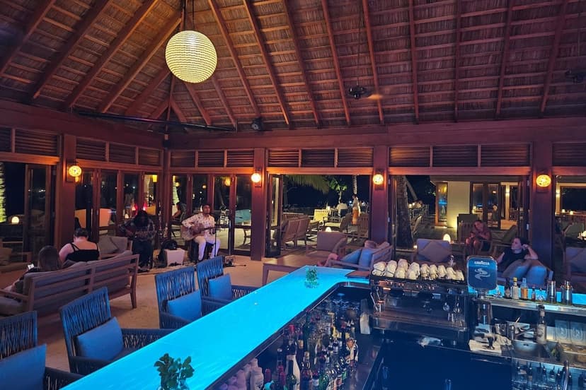 Dhoni Bar